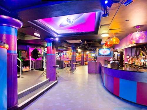 Flares Liverpool – Retro nightclub for hen parties, 70s/80s music and cocktails