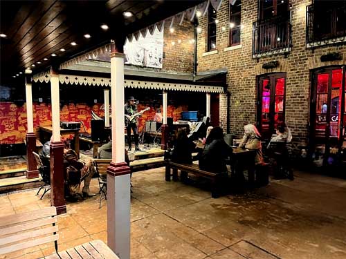 Heebie Jeebies Liverpool – Courtyard, indie DJs and local party crowd