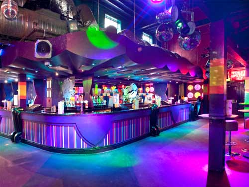 Popworld Liverpool – Neon décor, cheesy tunes, and party dancefloors